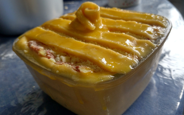 Torta de carne seca com catupiry e mussarela