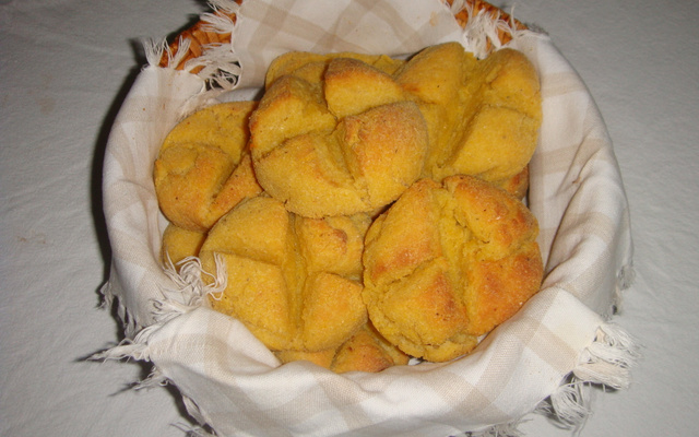 Broinha de fubá da tia Naná