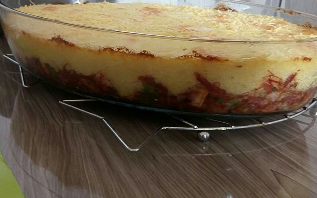 Escondidinho de mandioca com carne seca