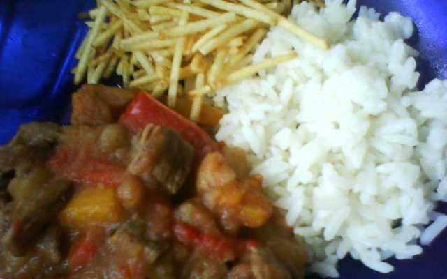 Carne com batatas saborosa