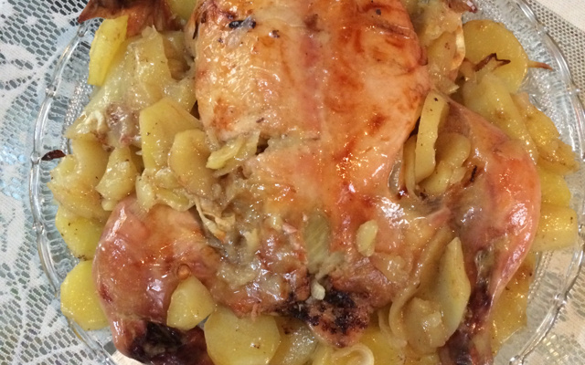 Frango assado com batatas