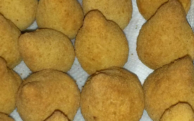 Salgadinho de festa (risóles, bolinha de queijo, coxinha)