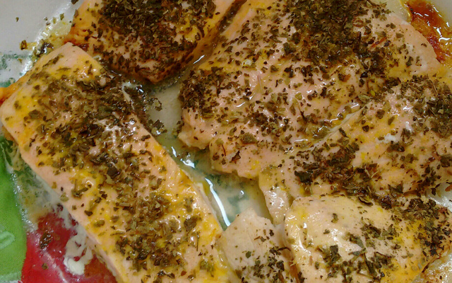 Salmão de micro-ondas de 6 minutos (fácil e prático)