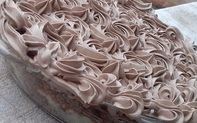 Bolo de travessa com recheio de leite ninho