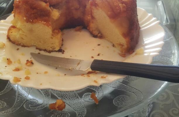 Bolo de banana caramelada