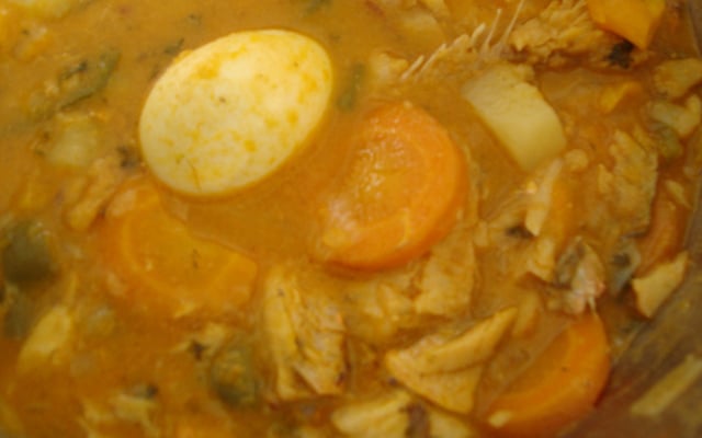 Filé de peixe ao molho de legumes (rápido)