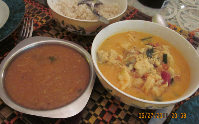 Moqueca com camarão e pirão