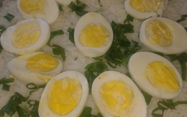 Virado de ervilhas com calabresa e ovos