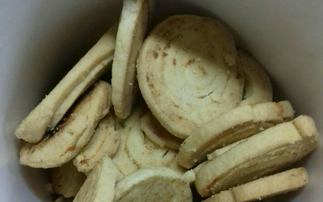 Biscoito medalhão de queijo parmesão