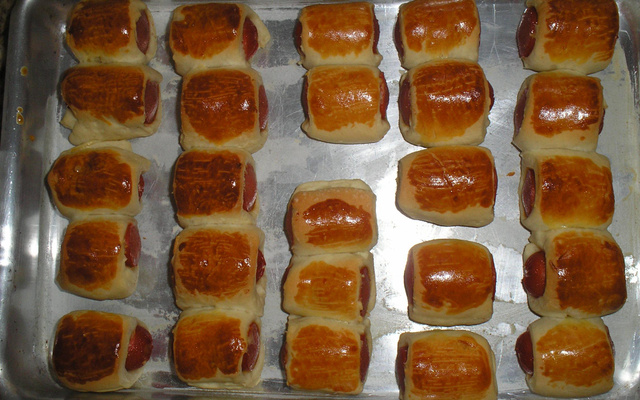 Enroladinhos de salsicha (assado)
