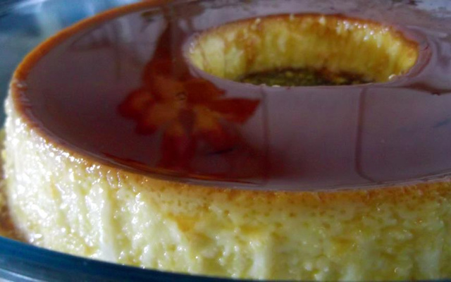 Pudim de leite condensado com coco