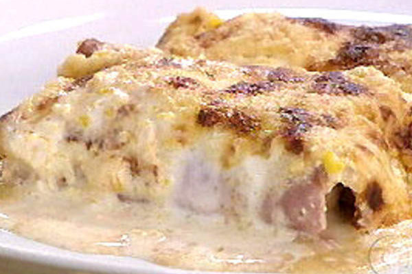 Frango enroladinho com molho branco