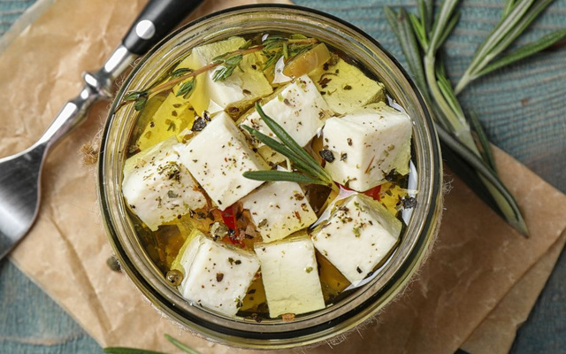 Queijo temperado para aperitivo