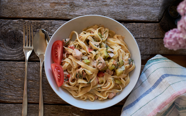 Massa preguiçosa com atum