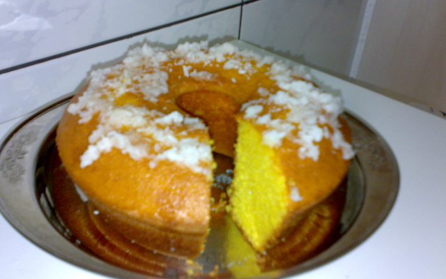 Bolo de cenoura com cobertura de caramelo