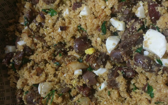 Farofa de miúdos de frango