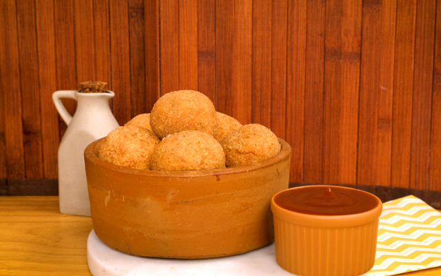 Bolinho de arroz com mortadela
