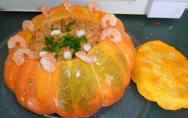 Camarão na moranga no micro-ondas