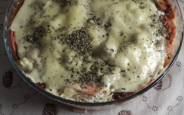 Arroz de forno com carne moída