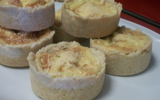 Miniquiche de milho verde com queijo