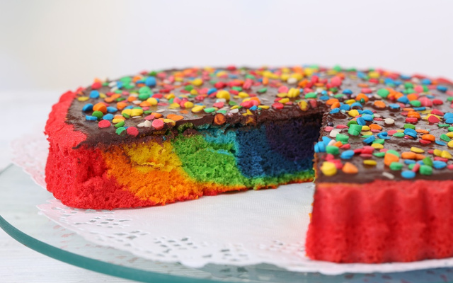 Bolo arco-íris