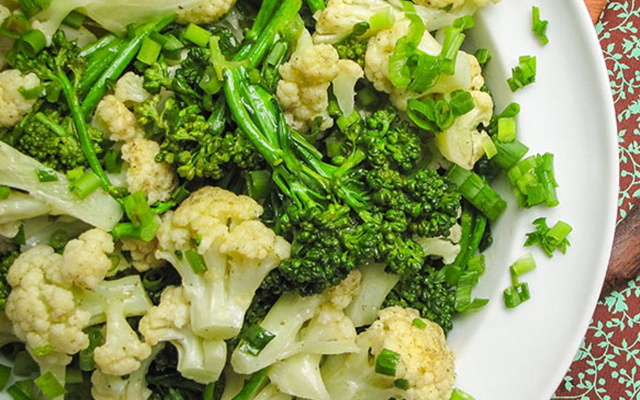 Refogado de brócolis e couve-flor