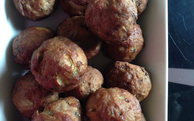 Bolovinho de codorna com carne moída