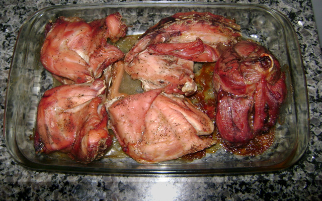 Coelho assado no forno