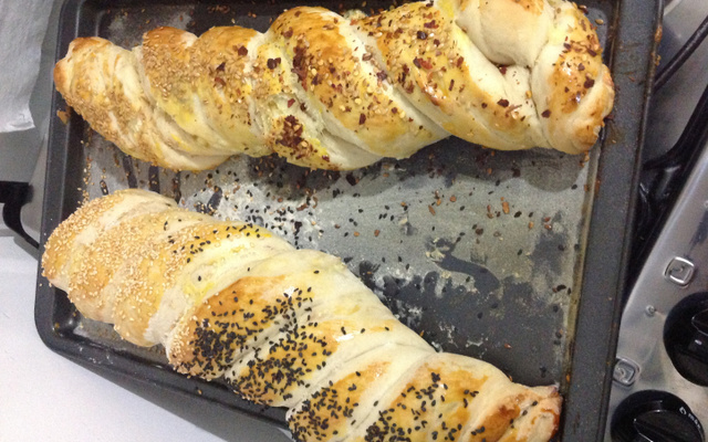 Pão de iogurte com queijo branco e tomate seco