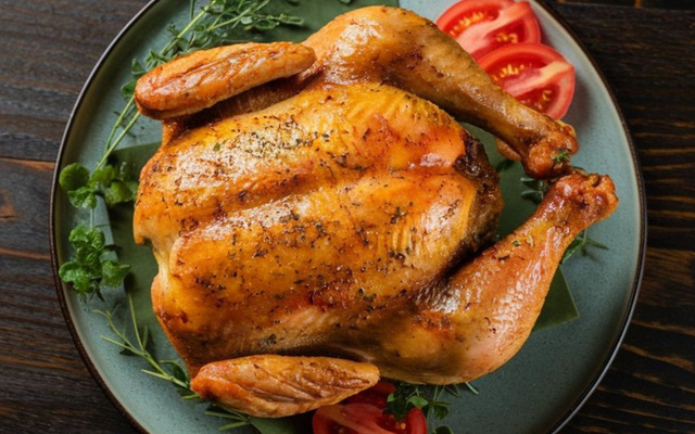 Frango assado inteiro super fácil e gostoso