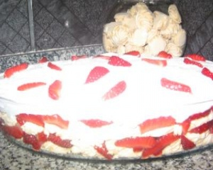 Torta de morango com suspiro deliciosa