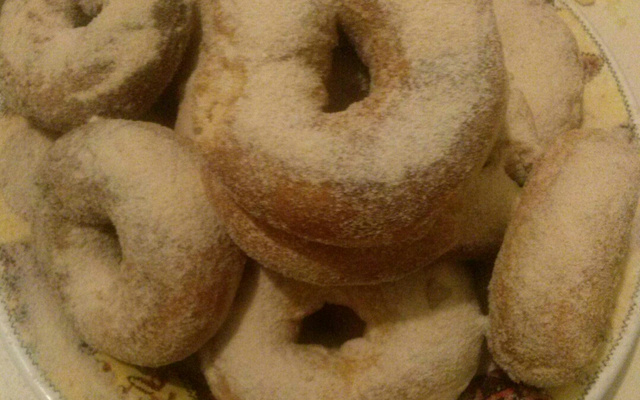 Rosquinha de leite condensado simples e fácil.