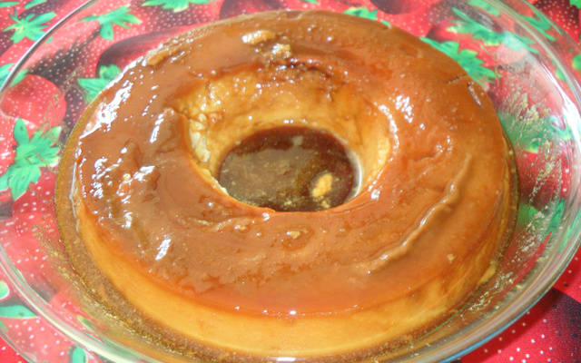 Pudim de leite condensado com queijo