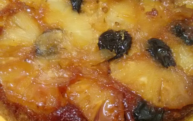 Bolo de abacaxi em calda