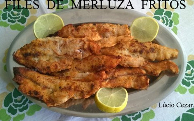 Filés de merluza fritos (Lúcio Cezar)