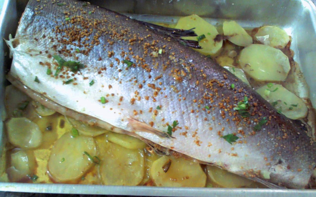 Salmão assado magnífico