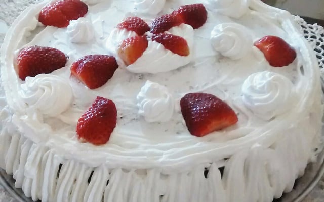 Bolo de morango com chantilly