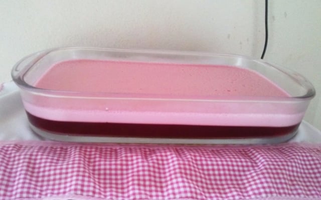 Gelatina cremosa com creme de leite