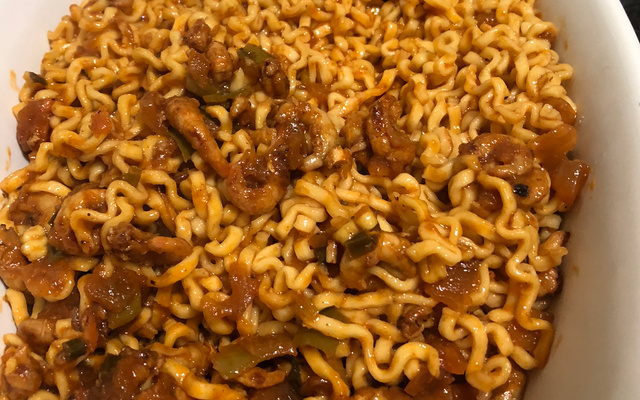 Macarrão com camarão (muito fácil)