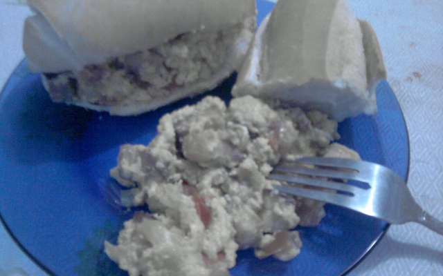 Pão com ovo e bacon