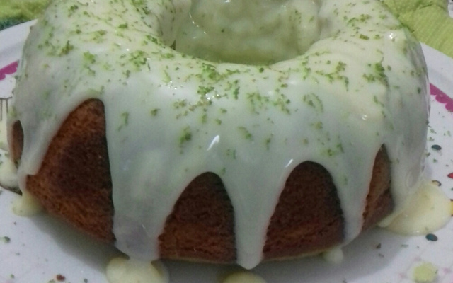 Bolo fácil de limão com cobertura