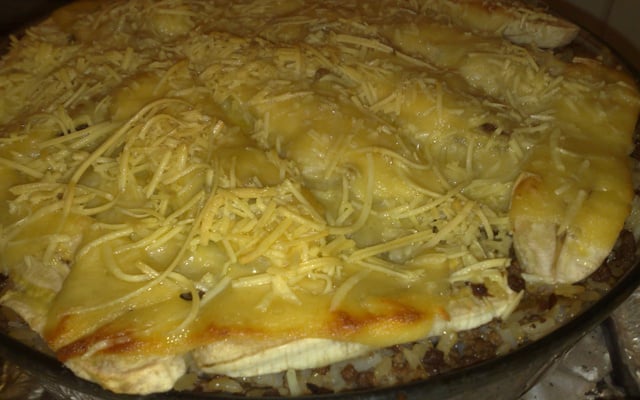 Arroz de forno com banana e carne moída