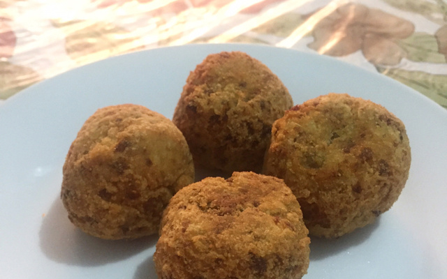 Bolinho de mandioca recheado