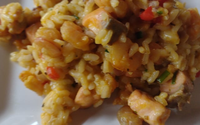 Risoto com salmão e camarão 