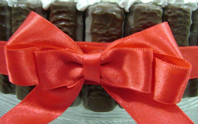 Bolo de chocolate e morango com Twix