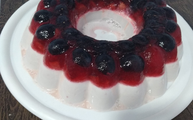 Delícia de frutas vermelhas ao vinho