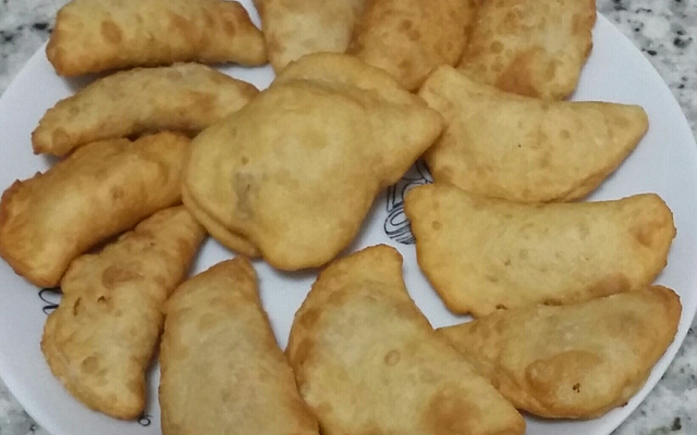 Pastel de massa cozida