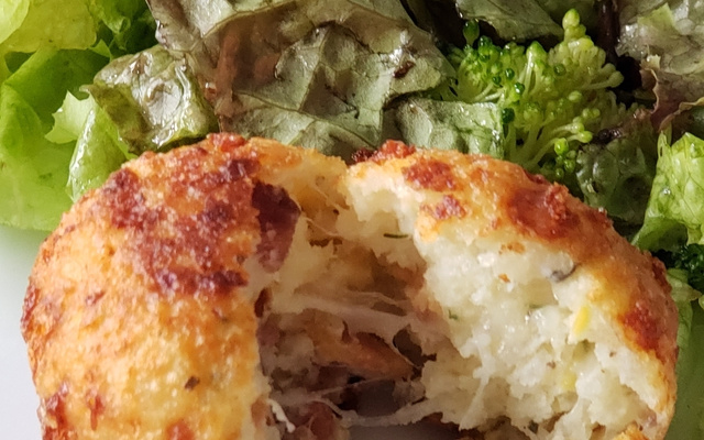 Bolinho de arroz com bacon fácil da Jô 