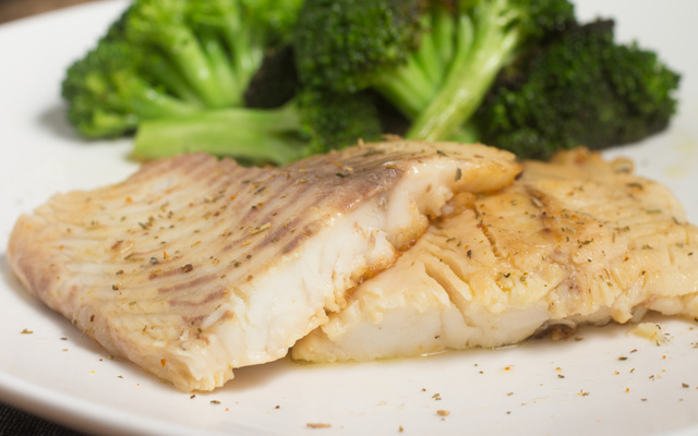 Tilápia com molho de vinho branco