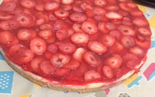 Torta de morango bem fácil de fazer